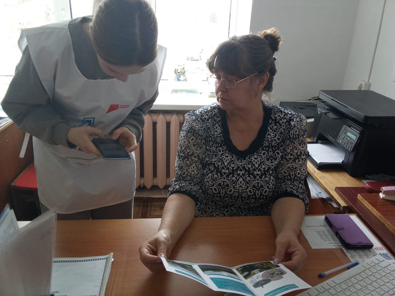 Волонтеры отряда «Ты не один» участвуют в организации голосования за общественные территории и дизайн-проекты благоустройства в городе Далматово.